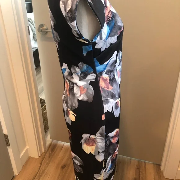 Bodycon fit dress - Picture 3 of 9